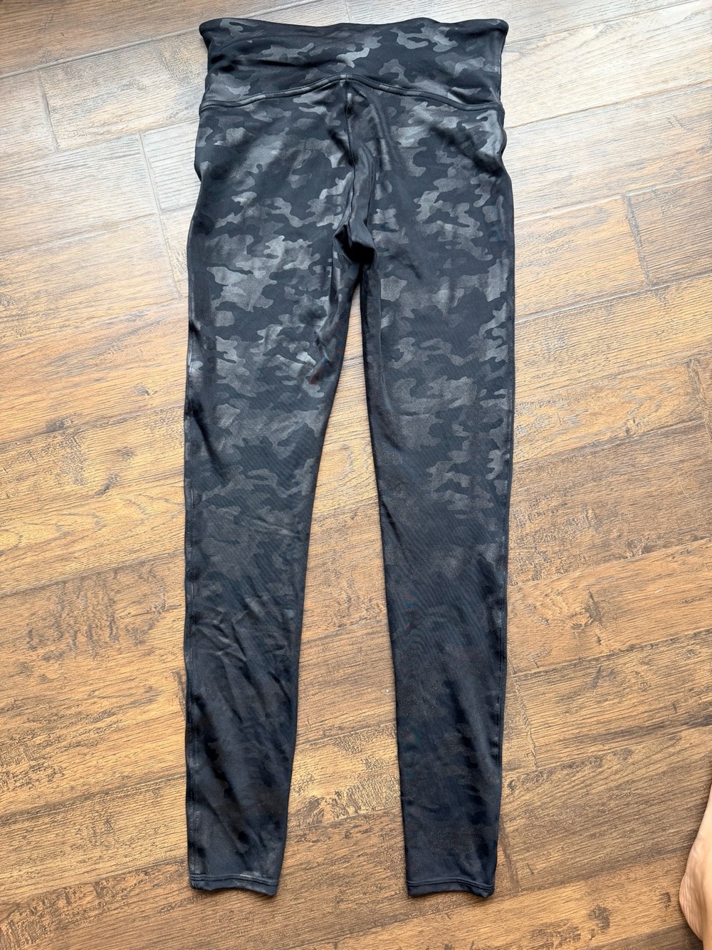 Women’s Spanx Black Camo Leggings Medium